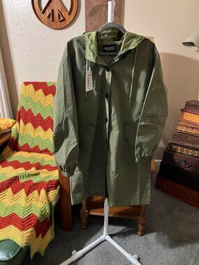 NWT Women’s Sz. L WJacket Icon Windbreaker Long Rain Jacket Olive Green